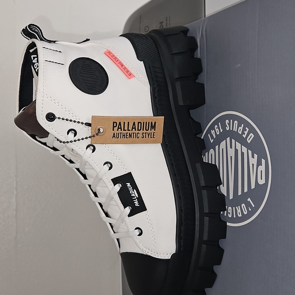 Palladium Shoes - Palladium Revolt Hi TX Star White Platform Shoes, NEW! Size 10